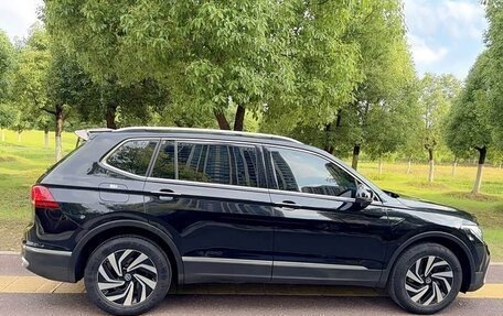 Volkswagen Tiguan II, 2022 год, 2 773 000 рублей, 4 фотография