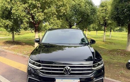 Volkswagen Tiguan II, 2022 год, 2 773 000 рублей, 2 фотография