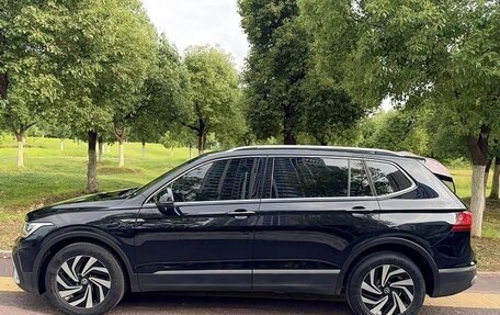 Volkswagen Tiguan II, 2022 год, 2 773 000 рублей, 8 фотография