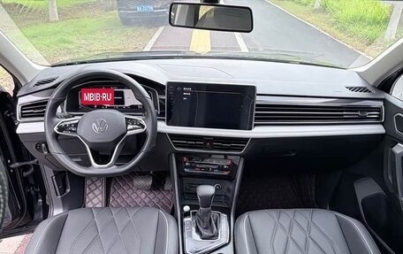 Volkswagen Tiguan II, 2022 год, 2 773 000 рублей, 10 фотография