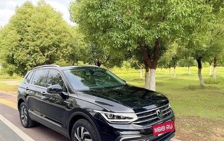Volkswagen Tiguan II, 2022 год, 2 773 000 рублей, 3 фотография