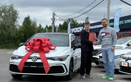 Volkswagen Golf VIII, 2022 год, 2 014 000 рублей, 3 фотография