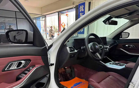 BMW 3 серия, 2023 год, 2 700 000 рублей, 10 фотография