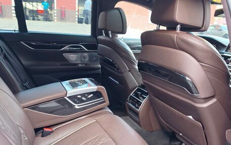 BMW 7 серия, 2018 год, 4 500 000 рублей, 15 фотография