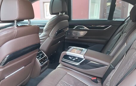 BMW 7 серия, 2018 год, 4 500 000 рублей, 11 фотография