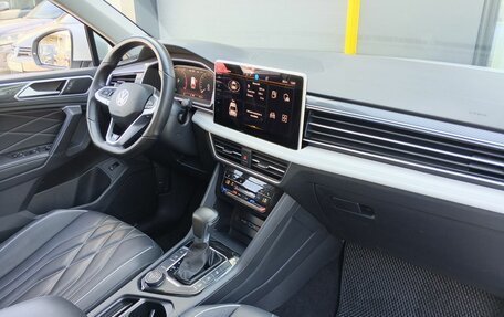 Volkswagen Tiguan II, 2023 год, 3 997 000 рублей, 12 фотография