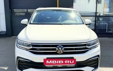 Volkswagen Tiguan II, 2023 год, 3 997 000 рублей, 2 фотография