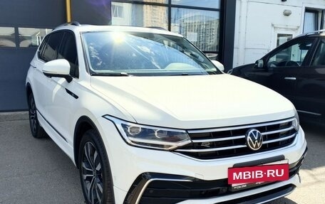 Volkswagen Tiguan II, 2023 год, 3 997 000 рублей, 3 фотография