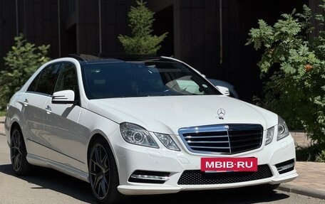 Mercedes-Benz E-Класс, 2013 год, 1 950 000 рублей, 2 фотография