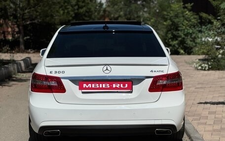 Mercedes-Benz E-Класс, 2013 год, 1 950 000 рублей, 4 фотография