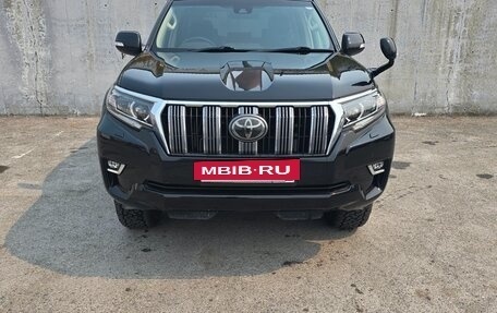 Toyota Land Cruiser Prado 150 рестайлинг 2, 2017 год, 4 450 000 рублей, 3 фотография