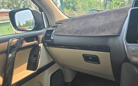 Toyota Land Cruiser Prado 150 рестайлинг 2, 2017 год, 4 450 000 рублей, 22 фотография