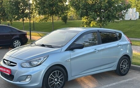 Hyundai Solaris II рестайлинг, 2012 год, 750 000 рублей, 3 фотография