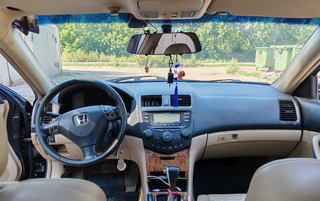 Honda Accord VII рестайлинг, 2004 год, 700 000 рублей, 4 фотография