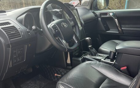 Toyota Land Cruiser Prado 150 рестайлинг 2, 2014 год, 2 850 000 рублей, 9 фотография