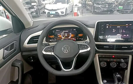 Volkswagen T-Roc I, 2025 год, 1 900 000 рублей, 10 фотография