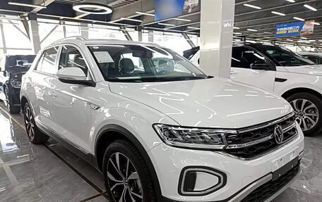 Volkswagen T-Roc I, 2025 год, 1 900 000 рублей, 3 фотография