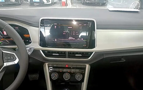 Volkswagen T-Roc I, 2025 год, 1 900 000 рублей, 14 фотография