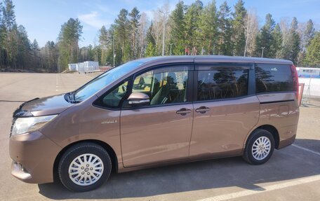 Toyota Noah III, 2014 год, 1 900 000 рублей, 1 фотография