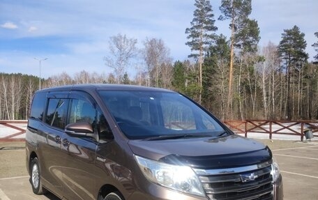 Toyota Noah III, 2014 год, 1 900 000 рублей, 4 фотография