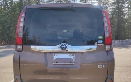 Toyota Noah III, 2014 год, 1 900 000 рублей, 8 фотография