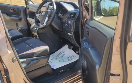 Toyota Noah III, 2014 год, 1 900 000 рублей, 12 фотография