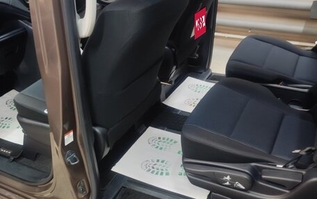 Toyota Noah III, 2014 год, 1 900 000 рублей, 17 фотография