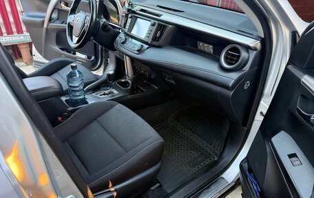Toyota RAV4, 2019 год, 2 600 000 рублей, 3 фотография