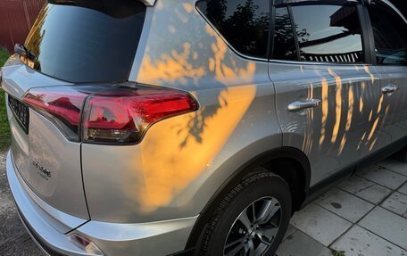 Toyota RAV4, 2019 год, 2 600 000 рублей, 10 фотография