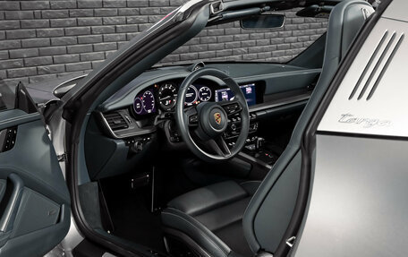 Porsche 911, 2021 год, 19 500 000 рублей, 32 фотография