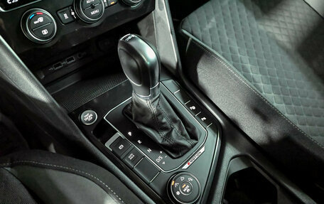Volkswagen Tiguan II, 2018 год, 2 580 000 рублей, 14 фотография