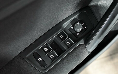 Volkswagen Tiguan II, 2018 год, 2 580 000 рублей, 13 фотография