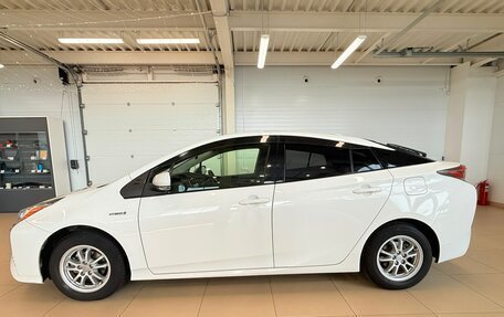 Toyota Prius IV XW50, 2017 год, 1 799 900 рублей, 3 фотография