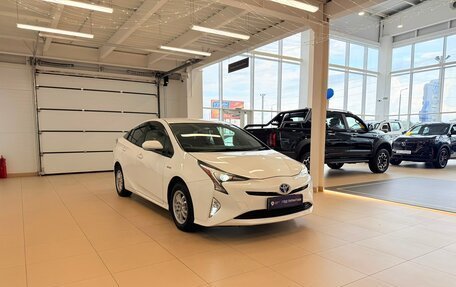 Toyota Prius IV XW50, 2017 год, 1 799 900 рублей, 8 фотография