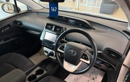 Toyota Prius IV XW50, 2017 год, 1 799 900 рублей, 11 фотография