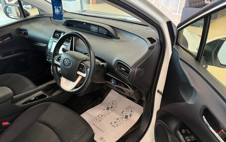 Toyota Prius IV XW50, 2017 год, 1 799 900 рублей, 10 фотография
