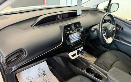 Toyota Prius IV XW50, 2017 год, 1 799 900 рублей, 13 фотография