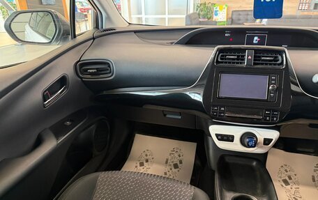Toyota Prius IV XW50, 2017 год, 1 799 900 рублей, 14 фотография