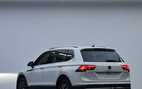 Volkswagen Tiguan II, 2023 год, 2 100 000 рублей, 5 фотография