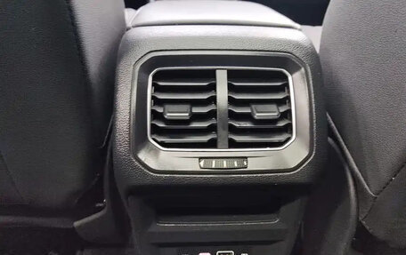 Volkswagen Tiguan II, 2023 год, 2 100 000 рублей, 12 фотография
