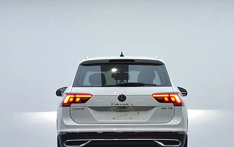 Volkswagen Tiguan II, 2023 год, 2 100 000 рублей, 6 фотография