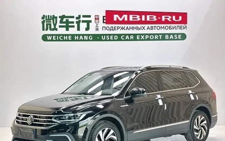 Volkswagen Tiguan II, 2023 год, 2 100 000 рублей, 3 фотография