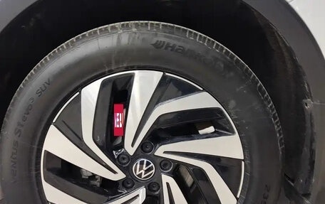Volkswagen Tiguan II, 2023 год, 2 100 000 рублей, 15 фотография