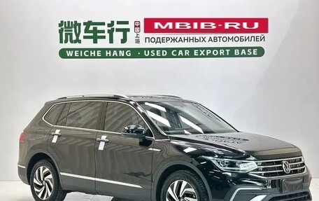 Volkswagen Tiguan II, 2023 год, 2 100 000 рублей, 2 фотография