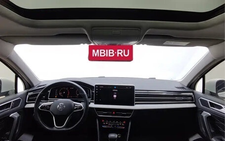 Volkswagen Tiguan II, 2023 год, 2 100 000 рублей, 9 фотография