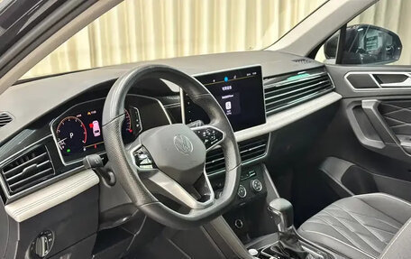 Volkswagen Tiguan II, 2023 год, 2 100 000 рублей, 9 фотография