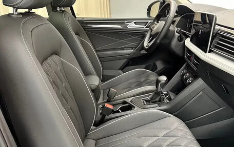 Volkswagen Tiguan II, 2023 год, 2 100 000 рублей, 11 фотография