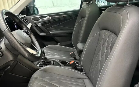 Volkswagen Tiguan II, 2023 год, 2 100 000 рублей, 10 фотография