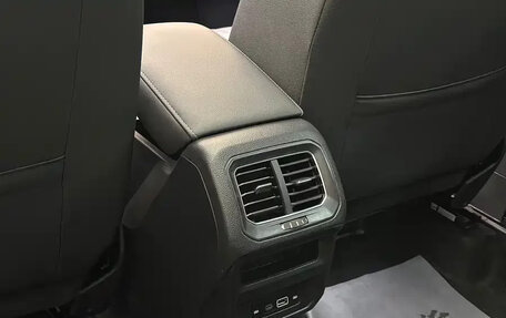 Volkswagen Tiguan II, 2023 год, 2 100 000 рублей, 17 фотография