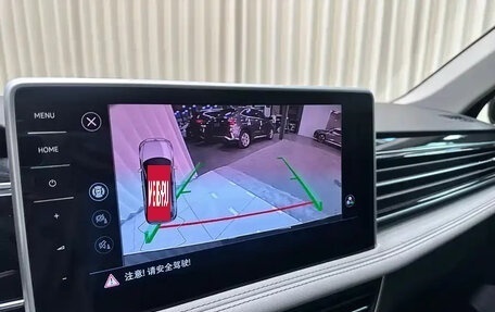 Volkswagen Tiguan II, 2023 год, 2 100 000 рублей, 13 фотография